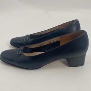 Salvatore Ferragamo Chunky Heel Black Leather Logo Bar Shoe (8 AA)